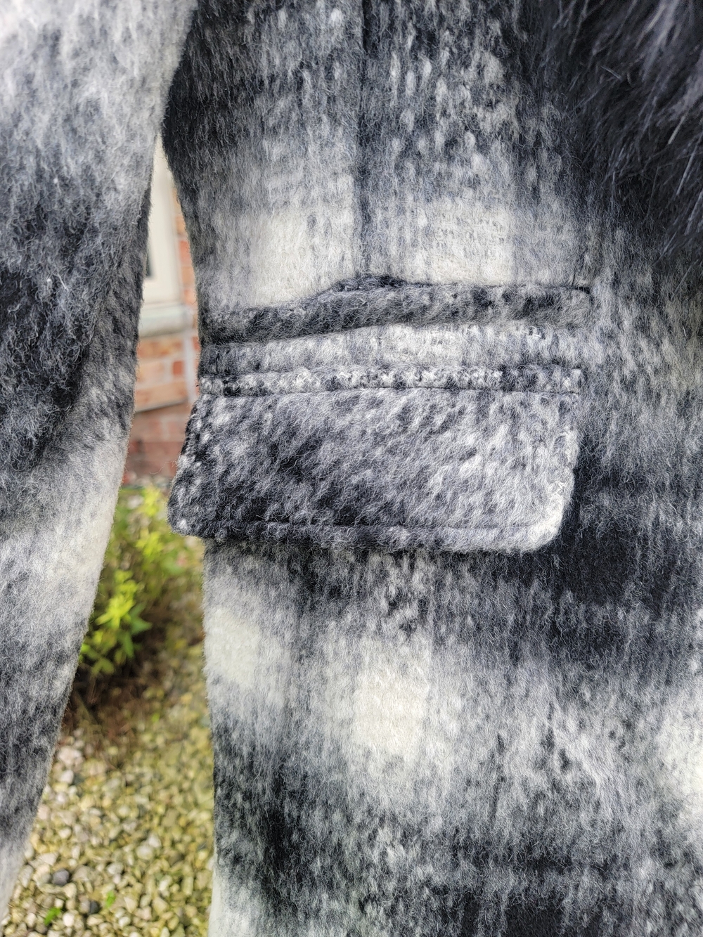 Laundry By Shelli Segal Black & White Plaid Coat with Faux Fur Collar - Picture 6 of 16